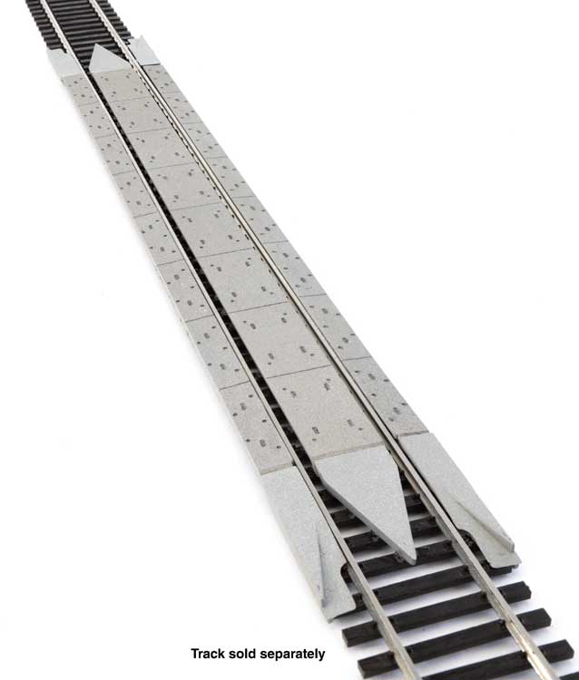 Load image into Gallery viewer, Walthers Tracks HO Modern Concrete Grade Crossing with Rerailer Ends - Kit