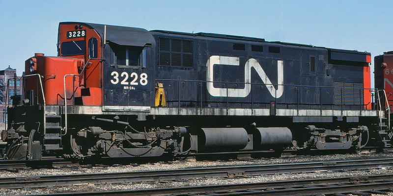Load image into Gallery viewer, Rapido Trains HO Scale MLW C-424 (DC/DCC/Sound): CN Rail (Noodle)
