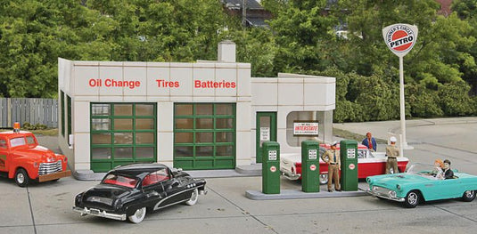Walthers Cornerstone HO Winner's Circle Petro - Kit