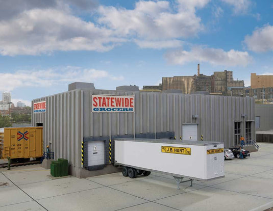 Walthers Cornerstone HO Modern Concrete Grocery Warehouse - Kit