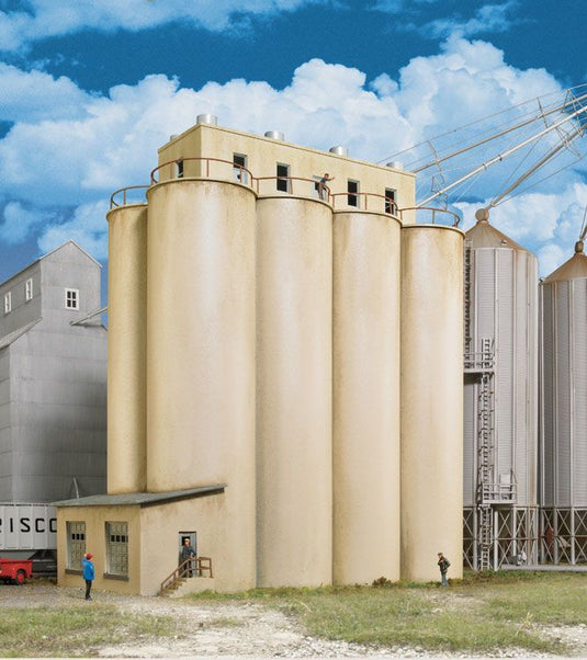 Walthers Cornerstone HO Modern Grain Head House w/Silos - Kit
