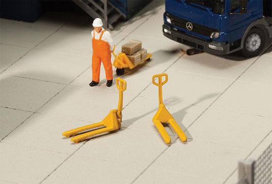 Walthers SceneMaster HO Pallet Jacks