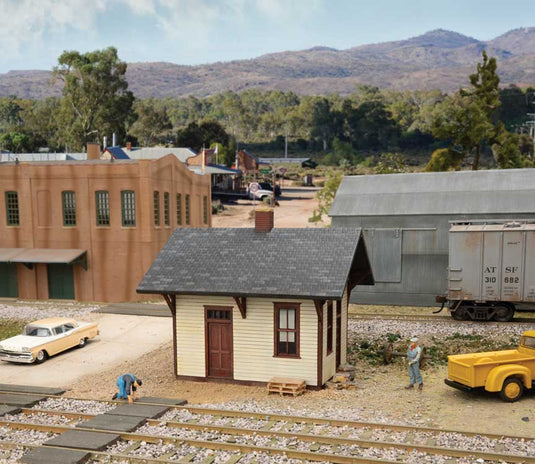Walthers Cornerstone HO Flag Stop Station - Kit