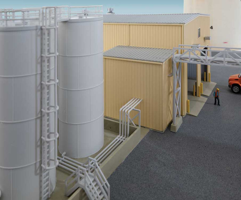 Load image into Gallery viewer, Walthers Cornerstone HO Chemical Distributor - Kit
