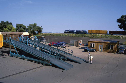 Walthers Cornerstone HO Automobile Transloading Terminal- Kit
