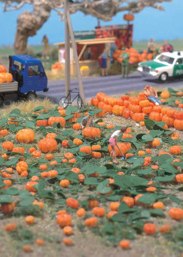 Walthers SceneMaster HO Pumpkin Patch - Kit - 80 pumpkins (assorted sizes) & eight vines