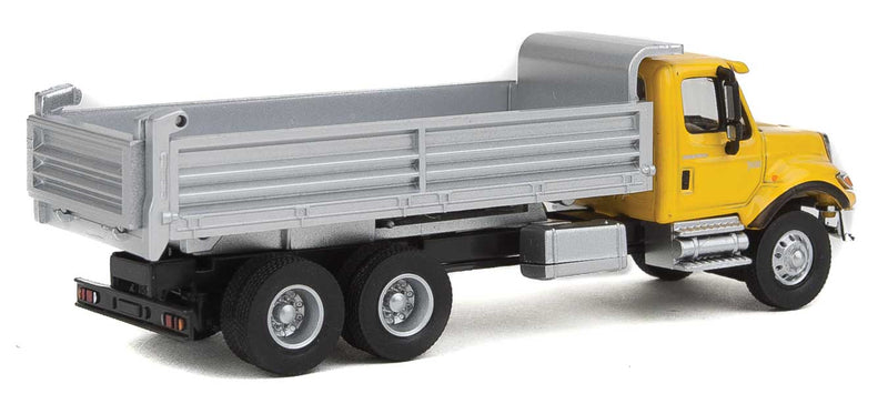 Chargez l'image dans la visionneuse de la galerie, Walthers SceneMaster HO International 7600 3-Axle Heavy-Duty Dump Truck - Yellow Cab Silver Dump Body
