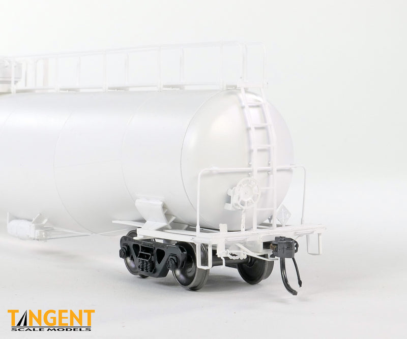 Chargez l'image dans la visionneuse de la galerie, Tangent Scale Models HO Wagon-citerne NACC 1963-Design 30,000 Gallon double paroi GPL/AA - Non décoré - Blanc
