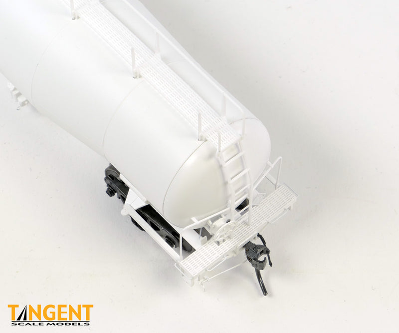 Chargez l'image dans la visionneuse de la galerie, Tangent Scale Models HO Wagon-citerne NACC 1963-Design 30,000 Gallon double paroi GPL/AA - Non décoré - Blanc
