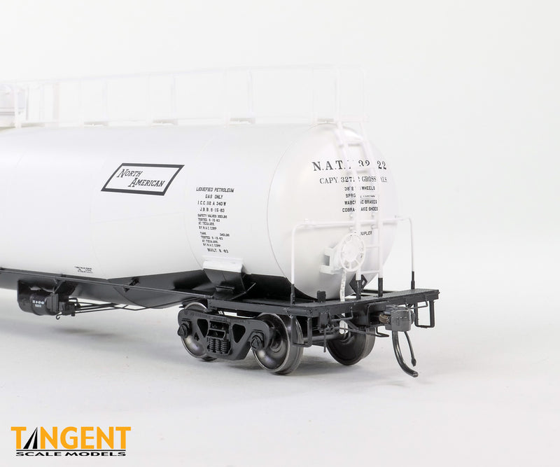 Chargez l'image dans la visionneuse de la galerie, Tangent Scale Models HO Wagon-citerne NACC 1963-Design 30,000 Gallon double paroi GPL/AA - NATX - Location
