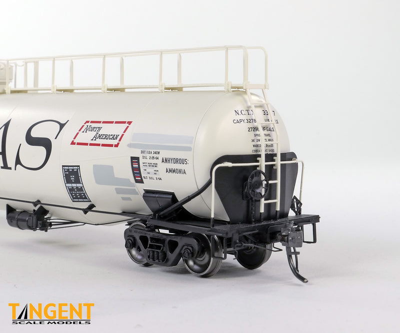 Chargez l'image dans la visionneuse de la galerie, Tangent Scale Models HO Wagon-citerne NACC 1963-Design 30,000 Gallon double paroi GPL/AA - NATX - Pacific 66 Calgary 1979+
