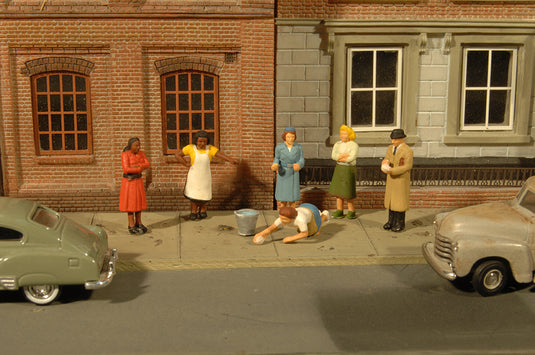 Bachmann HO SceneScapes Sidewalk People pkg(6)