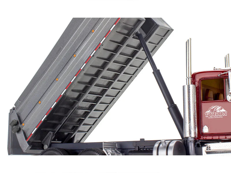 Chargez l'image dans la visionneuse de la galerie, Revell 1/25 Kenworth K-900 Dump Truck
