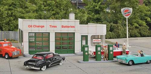 Walthers Cornerstone HO Winner's Circle Petro - Kit