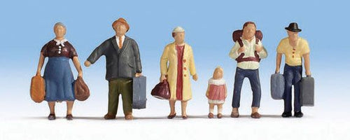 Walthers SceneMaster HO Passengers Ready to Board - pkg(6)