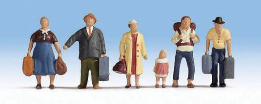 Walthers SceneMaster HO Passengers Ready to Board - pkg(6)