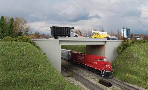 Walthers Cornerstone HO Modern Concrete Highway Overpass - Kit
