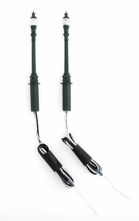 Walthers SceneMaster HO LED Streetlight 2-Pack - Cast Iron Column