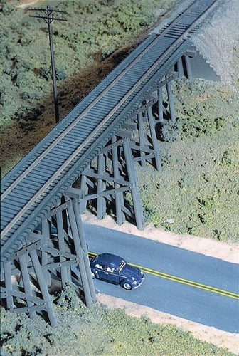 Walthers Cornerstone HO Wood Trestle w/Steel Deck Girder - Kit
